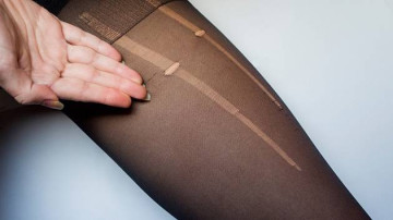 Cách để quần tất mới mua không bị rách