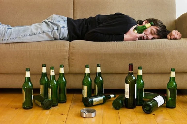 Điều gì xảy ra khi uống quá nhiều rượu?