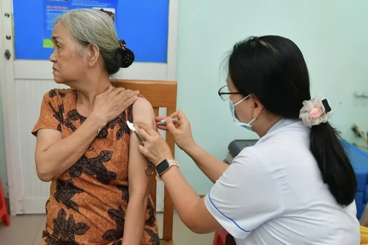 5 loại vaccine người cao tuổi nên tiêm
