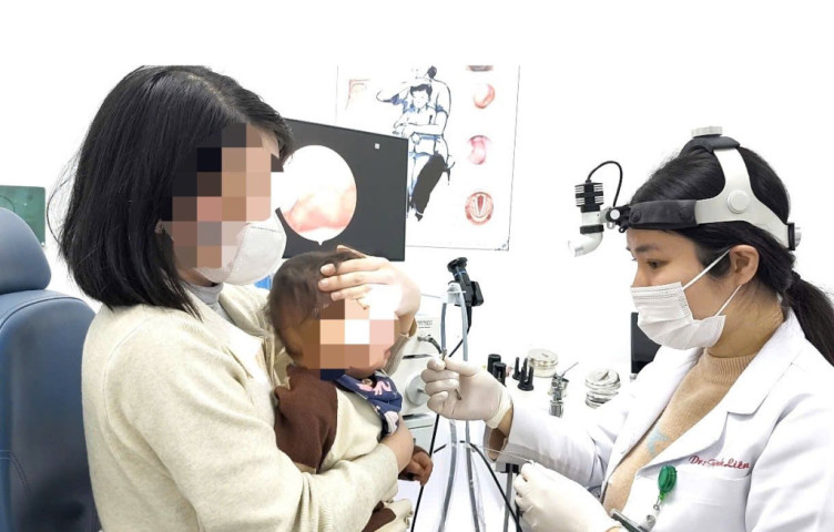 Bé 12 tháng tuổi hóc ghim tất vào họng, bác sĩ cảnh báo nguy cơ dị vật sắc nhọn ở trẻ nhỏ