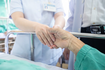 Người đàn ông suýt đối mặt biến chứng nguy hiểm do thói quen ngậm tăm sau ăn