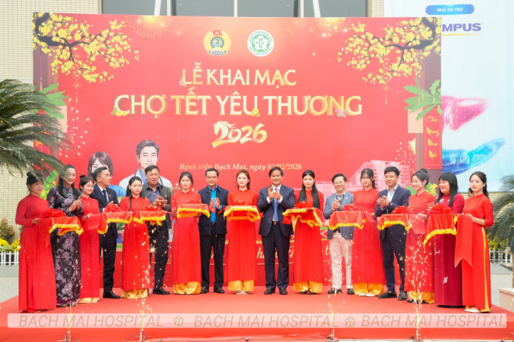 Bữa cơm tất niên – món quà nghĩa tình của bác sĩ dành cho người bệnh dịp cận Tết