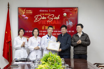 Trao quà cho các bệnh nhi thắp lên ngọn lửa hy vọng nhân dịp năm mới