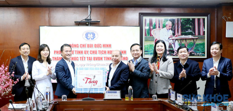 Phú Thọ: Phó Bí thư Tỉnh uỷ, Chủ tịch HĐND tỉnh Bùi Đức Hinh thăm chúc tết Bệnh viện Đa khoa tỉnh