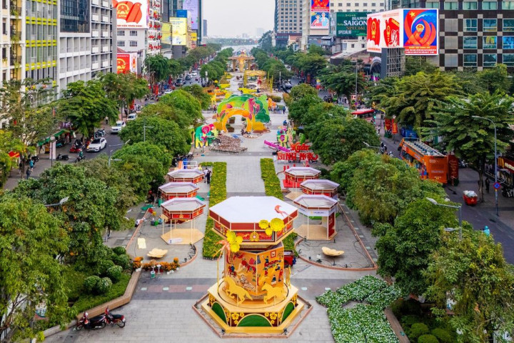 Toàn cảnh đường hoa Nguyễn Huệ đã thành hình