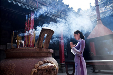 Khói hương ngày lễ Tết và những nguy cơ tiềm ẩn với sức khỏe