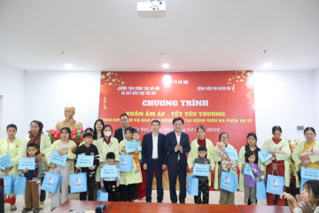 Bệnh viện sáng đèn xuyên Tết, vì sức khỏe người dân