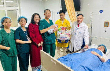 Khoảnh khắc hạnh phúc đón những công dân nhí đầu tiên trong năm mới Bính Ngọ