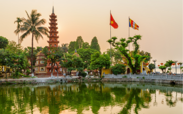 Đi lễ chùa đầu năm: Lưu ý giữ sức khỏe cho người cao tuổi và trẻ nhỏ