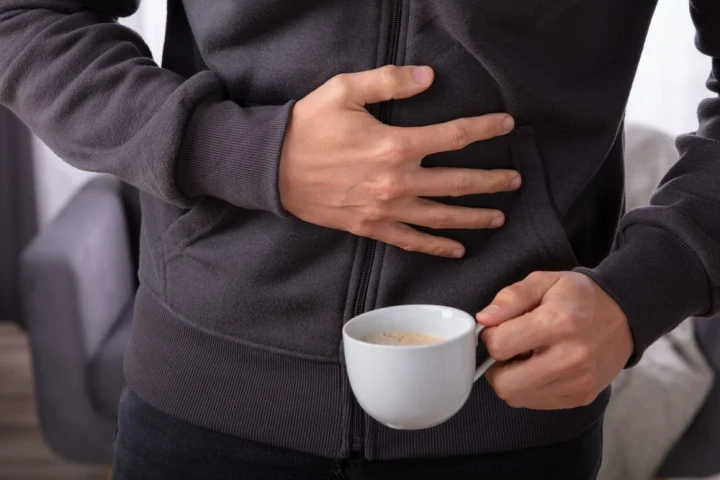 Tại sao uống cà phê bị đau bụng?