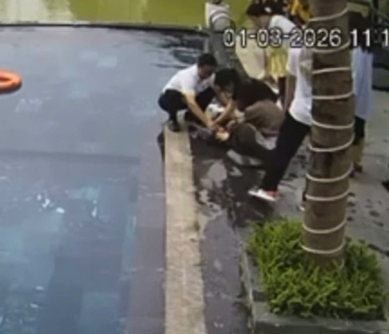 2 phút vàng thực hiện ép tim cứu sống trẻ đuối nước của nữ bác sĩ Bệnh viện Bạch Mai