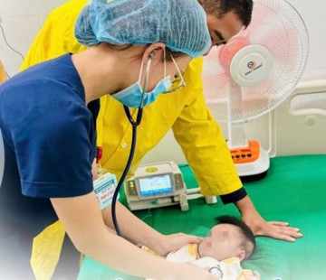 Phẫu thuật cấp cứu bé gái 4 tháng tuổi dị tật tim hiếm gặp
