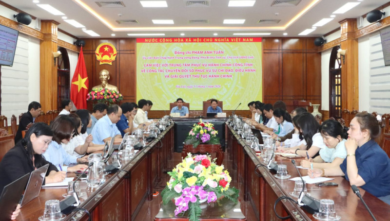 Gia Lai: Chủ tịch UBND tỉnh Phạm Anh Tuấn làm việc với Trung tâm Phục vụ hành chính công tỉnh