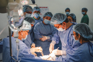 Tự uống thuốc giảm đau bụng tại nhà, người đàn ông thủng dạ dày nguy kịch