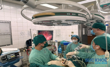 Phẫu thuật nội soi lồng ngực điều trị tràn khí màng phổi tái diễn tại Bệnh viện Đa khoa Hòa Bình