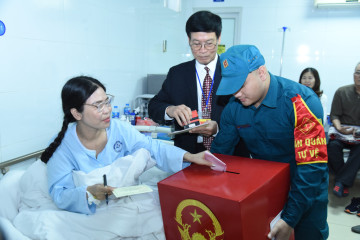 Những hòm phiếu di động bảo đảm quyền bầu cử cho bệnh nhân