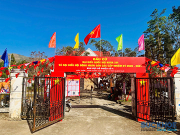 Quảng Ngãi: Đồng bào dân tộc thiểu số nô nức đi bầu cử, gửi trọn niềm tin vào lá phiếu
