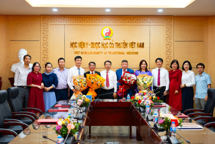 Học viện Y - Dược học Cổ truyền Việt Nam bổ nhiệm lại 4 phó giáo sư