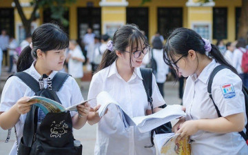Không cần hộ khẩu, học sinh tạm trú vẫn có thể dự tuyển lớp 10 công lập không chuyên tại Hà Nội