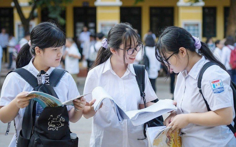 Không cần hộ khẩu, học sinh tạm trú vẫn có thể dự tuyển lớp 10 công lập không chuyên tại Hà Nội