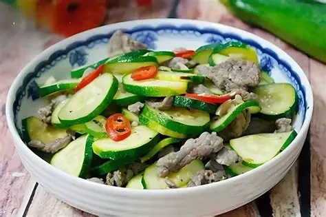 Bật mí cách làm bí ngòi xào thịt bò thơm ngọt cho gia đình