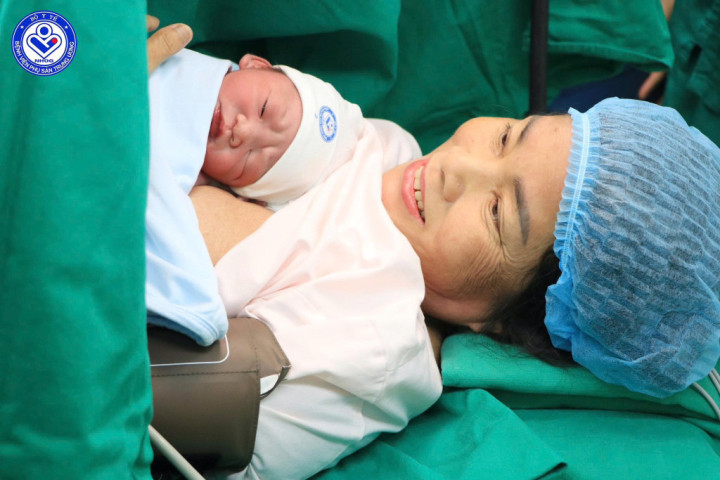 Sinh con ở tuổi 60: Ca vượt cạn đặc biệt đúng ngày Quốc tế Hạnh phúc