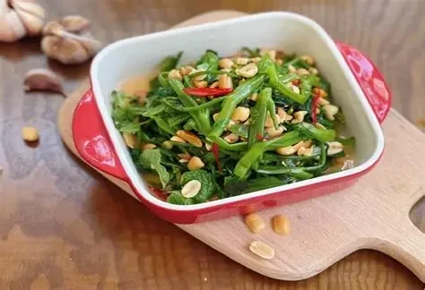 Những nhóm người không nên ăn rau muống