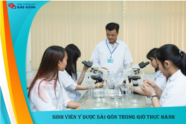 Sinh viên Trường cao đẳng Dược Sài Gòn học thực hành như thế nào?