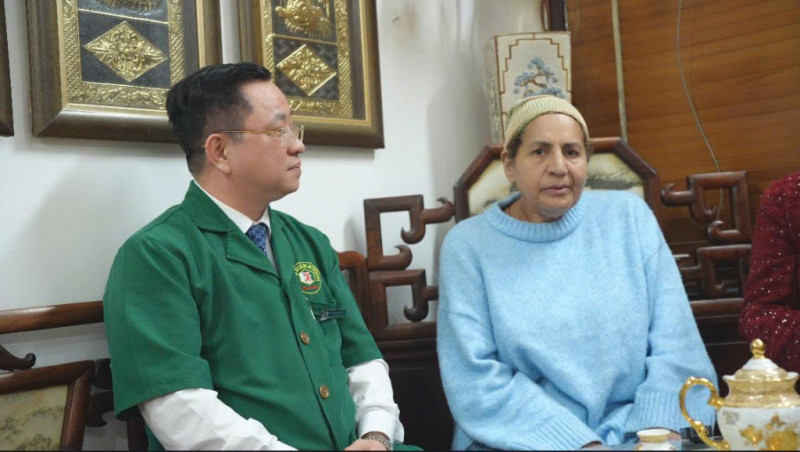 Nữ tiến sĩ 70 tuổi người Pháp cải thiện sức khỏe sau 1 tháng hỗ trợ điều trị ung thư khoang miệng bằng Nam y