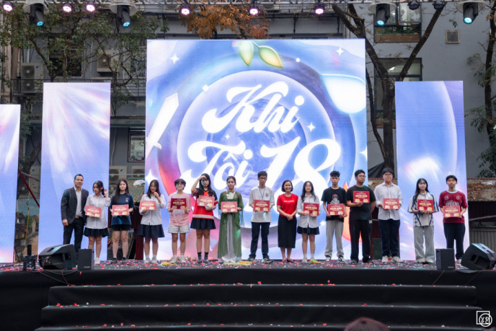 Rực rỡ sắc màu "Khi Tôi 18": Nơi trí tuệ, sự sáng tạo và lòng tự hào dân tộc của tuổi trẻ thăng hoa