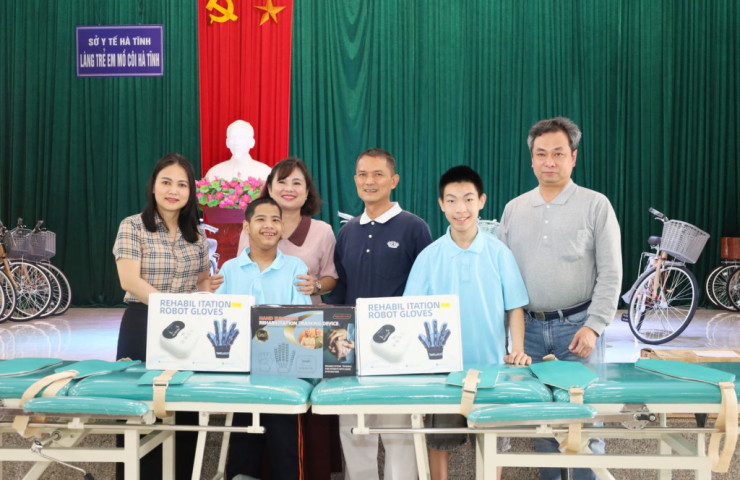 Hà Tĩnh : Tổ chức từ thiện Tzu Chi- Đài Loan tại Việt Nam tặng nhiều phần quà cho Làng trẻ em mồ côi Hà Tĩnh