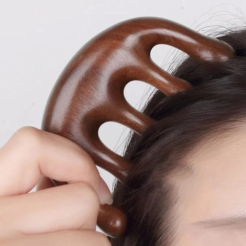 Chải tóc bằng lược gỗ đào: Bí quyết giúp tóc nhanh dài hay chỉ là lời đồn?