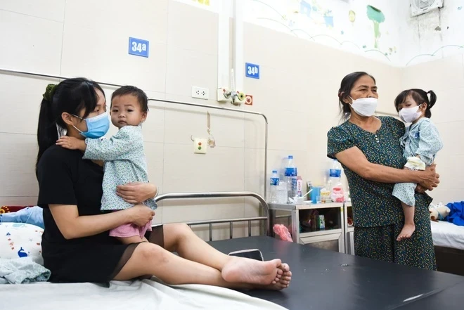 Nắng nóng bùng phát, 3 dịch bệnh nguy hiểm rình rập trẻ nhỏ