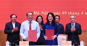 Bộ trưởng Lâm Thị Phương Thanh nhận bàn giao nhiệm vụ Bộ trưởng Bộ VHTTDL