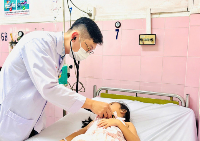 Bộ Y tế yêu cầu điều tra vụ nhiều học sinh nghi ngộ độc tại TP Hồ Chí Minh
