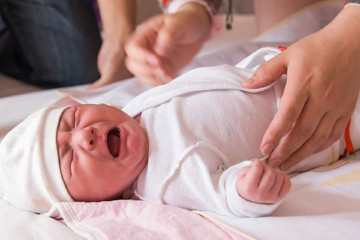 Trẻ sinh mổ dễ mắc bệnh gì khi trời nắng nóng?
