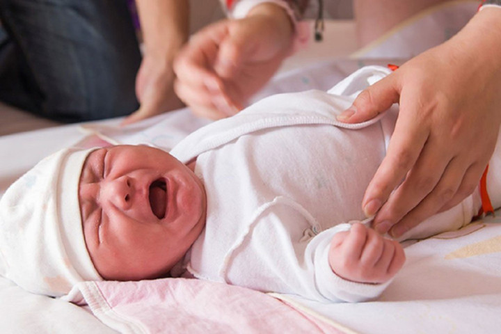 Trẻ sinh mổ dễ mắc bệnh gì khi trời nắng nóng?