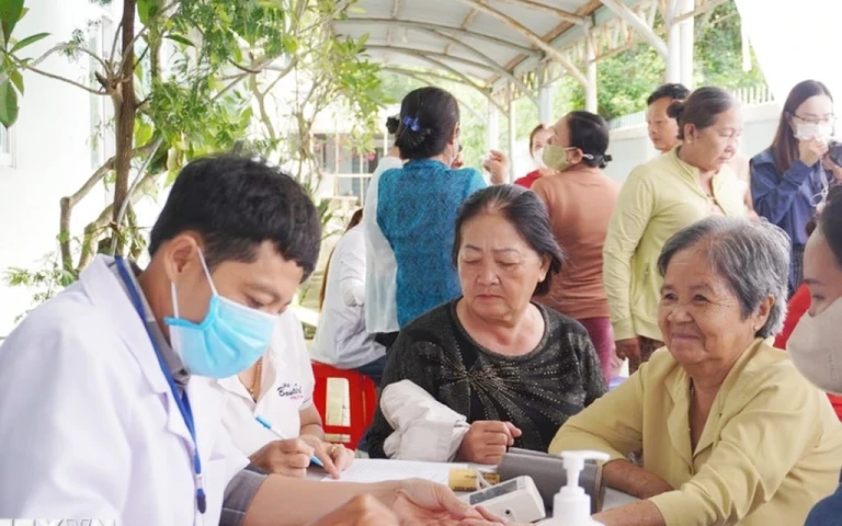 TP. Hồ Chí Minh huy động hơn 100 bệnh viện, mở rộng khám tầm soát miễn phí cho người dân