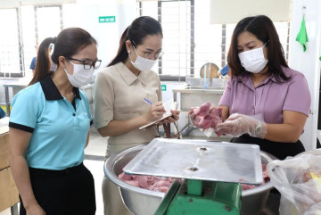 Đà Nẵng: Kiểm tra đột xuất bếp ăn bán trú tại nhiều trường học