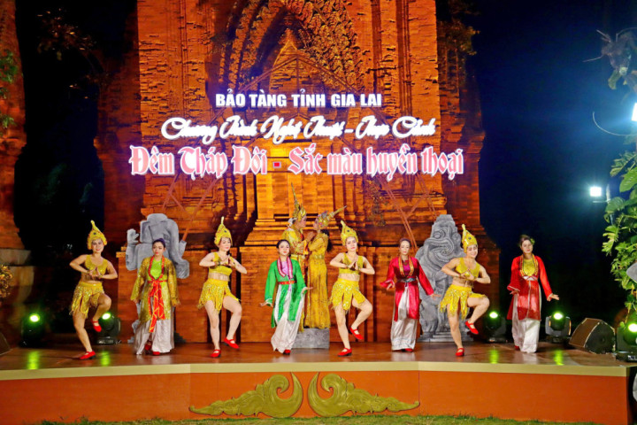 Gia lai: Đặc sắc văn hóa chương trình nghệ thuật thực cảnh "Đêm Tháp Đôi - Sắc màu huyền thoại"