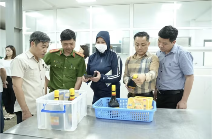 Hà Nội tăng cường kiểm tra đột xuất, xử lý vi phạm an toàn thực phẩm