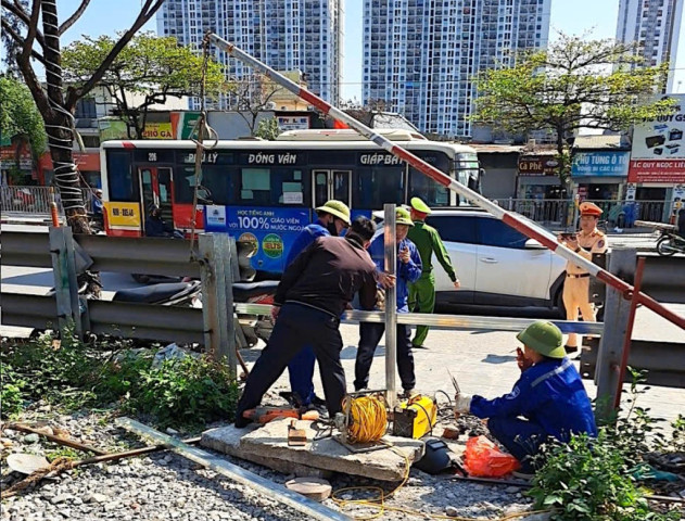65 vụ tai nạn trong 4 tháng: Lối đi tự mở tiếp tục là “điểm đen" an toàn đường sắt