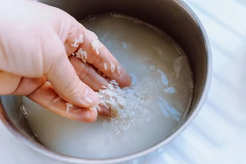 Mẹo làm sạch từ nước vo gạo
