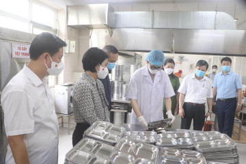 Tổng lực kiểm tra "điểm nóng" bếp ăn tập thể, thức ăn đường phố