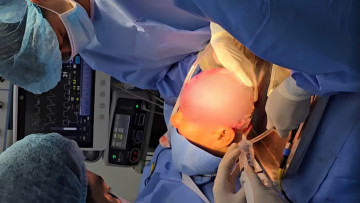 Cứu sống cô gái 26 tuổi nguy kịch do tóc cuốn vào máy tuốt lúa