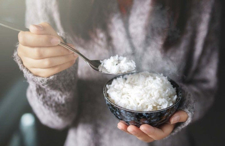 Ăn cơm nguội có giúp giảm cân không?
