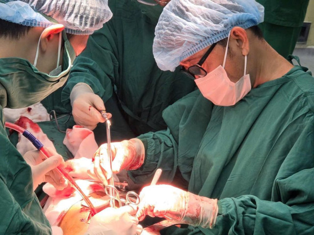TP Hồ Chí Minh: Cứu sống bệnh nhân đứt lìa động mạch cổ