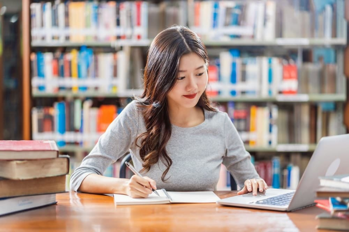 Nên thức khuya hay dậy sớm học bài?