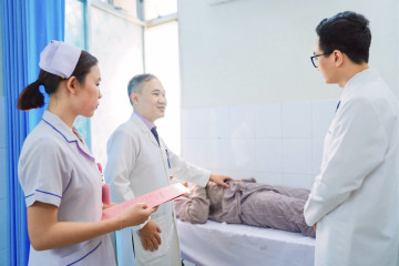 Đau bìu lúc nửa đêm, bé trai 14 tuổi suýt mất tinh hoàn vì cố chịu đựng