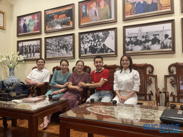 Tập thể Tạp chí Sức Khỏe Cộng Đồng thăm và tri ân gia đình nguyên Tổng Bí thư Lê Khả Phiêu